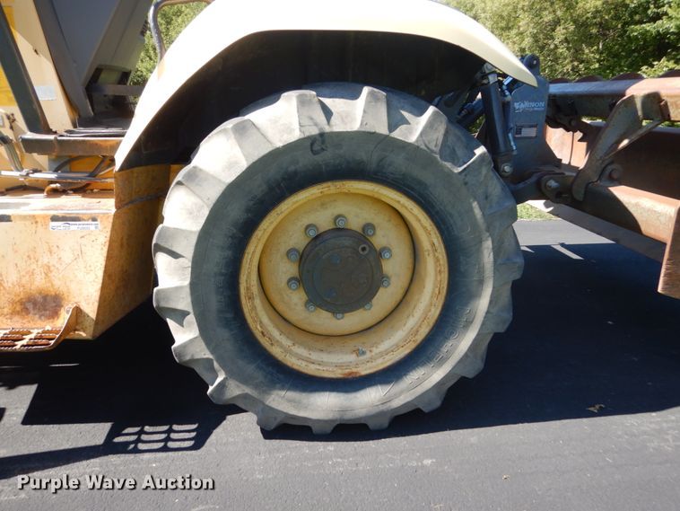 image for item FU9555 2003 New Holland LV80 landscape tractor