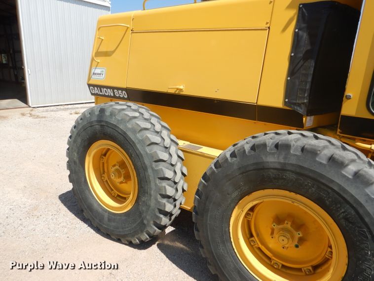 image for item GH9739 2002 Galion 850C motor grader