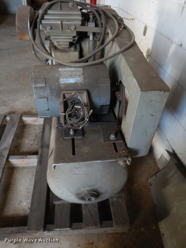 image for item GJ9848 Ingersoll Rand 10FGT air compressor