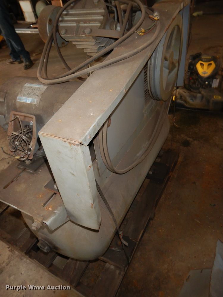 image for item GJ9848 Ingersoll Rand 10FGT air compressor