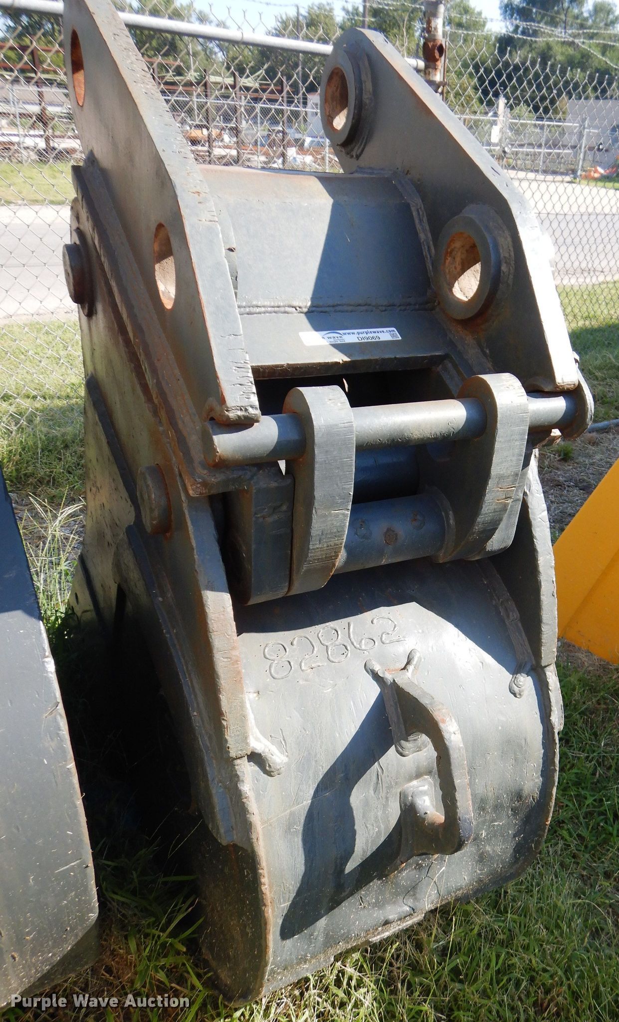 Central Fabricators Inc. 24"W excavator bucket in Kansas City, KS Item DI9069 sold Purple Wave