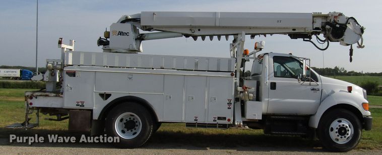 image for item DE2396 2008 Ford F750 Super Duty digger derrick truck