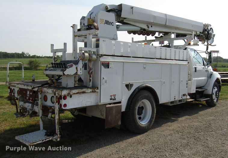 image for item DE2396 2008 Ford F750 Super Duty digger derrick truck