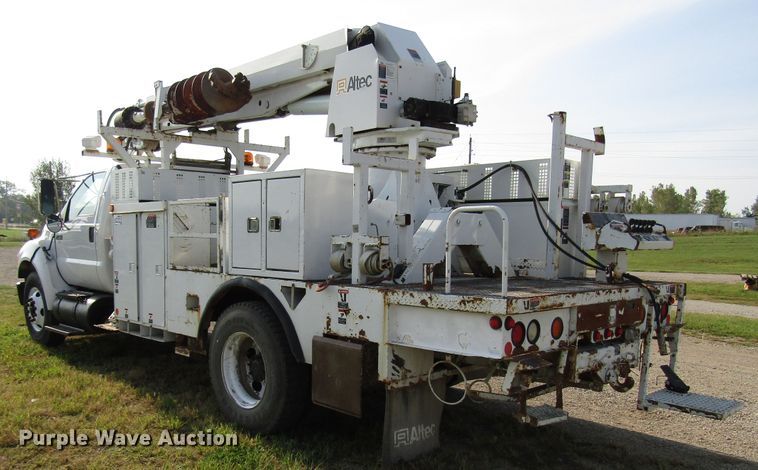 image for item DE2396 2008 Ford F750 Super Duty digger derrick truck