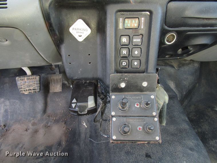 image for item DE2396 2008 Ford F750 Super Duty digger derrick truck