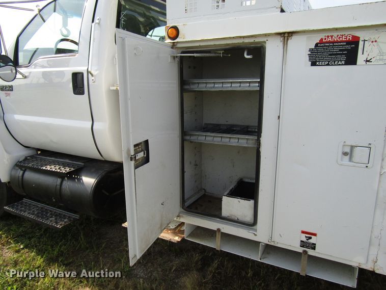 image for item DE2396 2008 Ford F750 Super Duty digger derrick truck