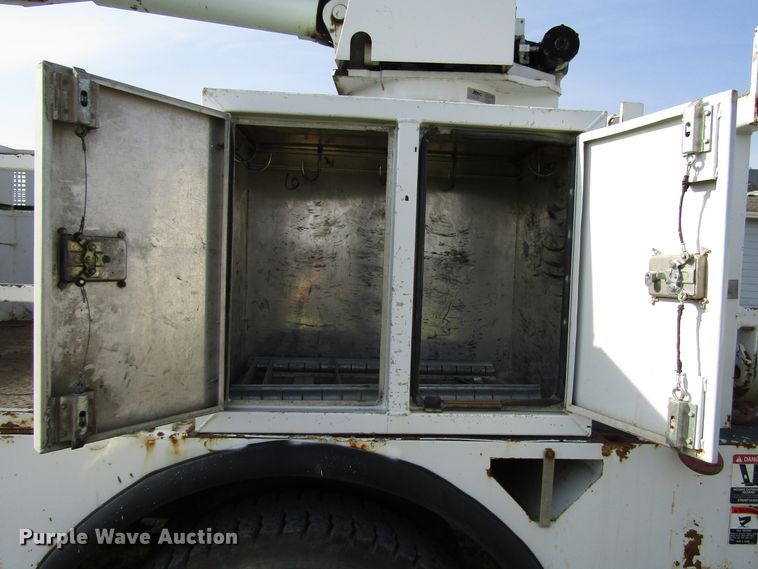 image for item DE2396 2008 Ford F750 Super Duty digger derrick truck