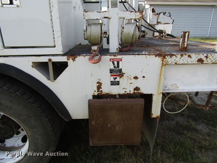 image for item DE2396 2008 Ford F750 Super Duty digger derrick truck