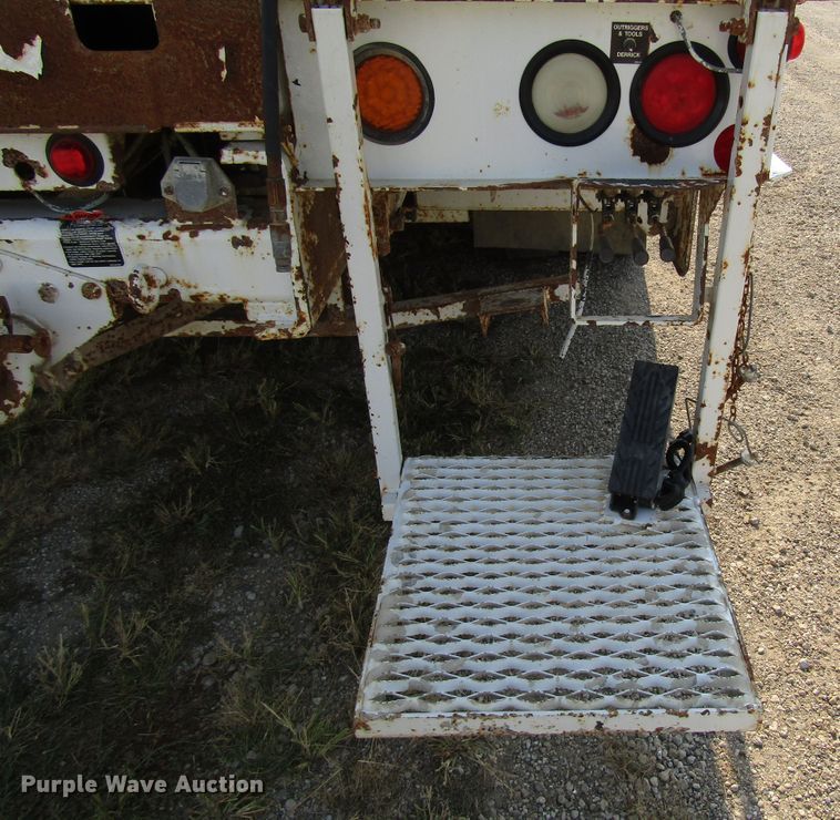 image for item DE2396 2008 Ford F750 Super Duty digger derrick truck