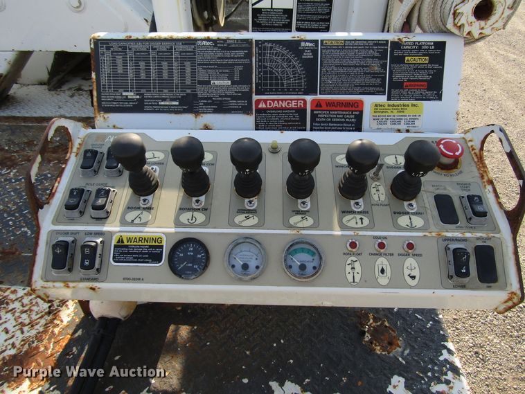 image for item DE2396 2008 Ford F750 Super Duty digger derrick truck