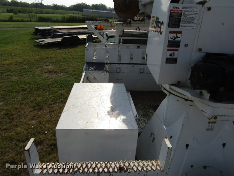 image for item DE2396 2008 Ford F750 Super Duty digger derrick truck