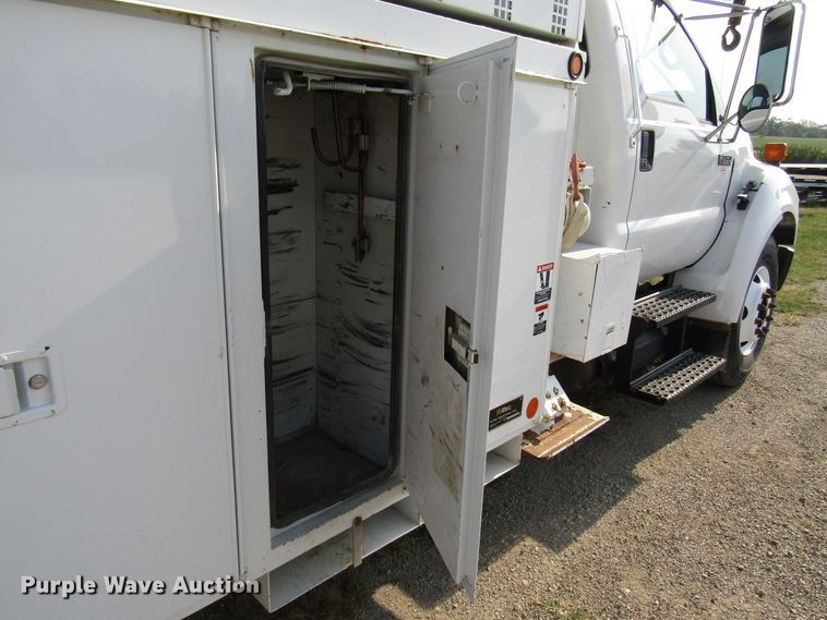 image for item DE2396 2008 Ford F750 Super Duty digger derrick truck