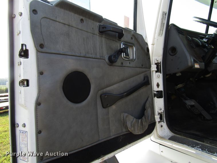 image for item DE2397 2000 Western Star 4864FX flatbed truck