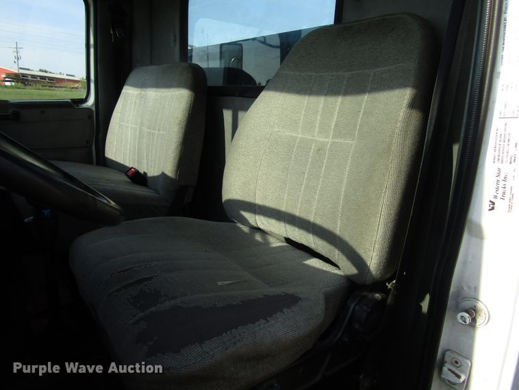 image for item DE2397 2000 Western Star 4864FX flatbed truck