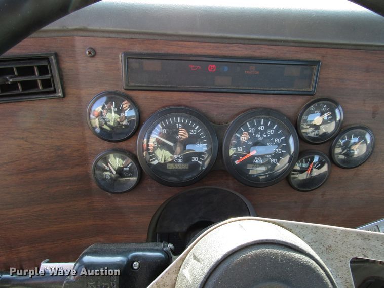 image for item DE2397 2000 Western Star 4864FX flatbed truck