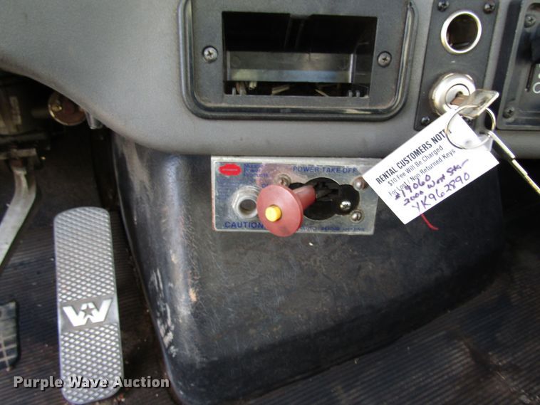 image for item DE2397 2000 Western Star 4864FX flatbed truck