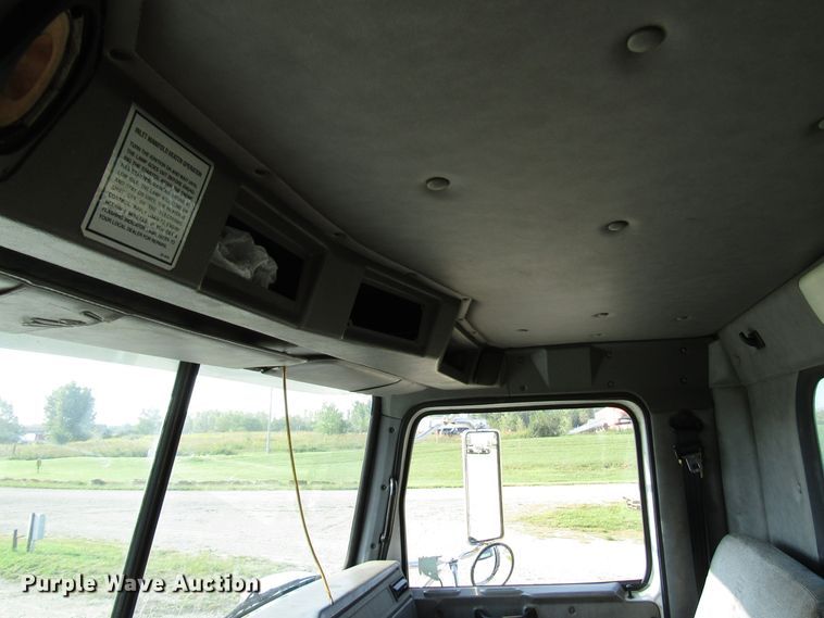 image for item DE2397 2000 Western Star 4864FX flatbed truck