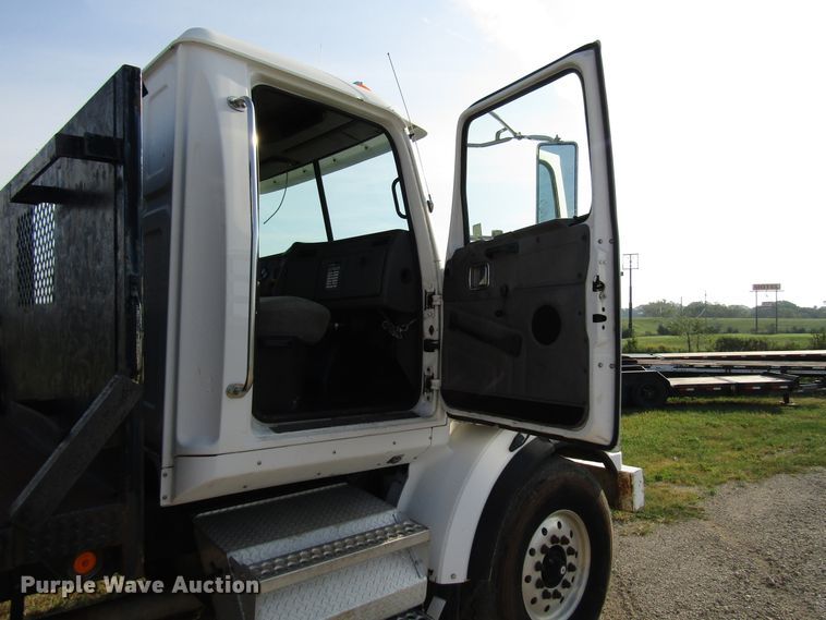 image for item DE2397 2000 Western Star 4864FX flatbed truck