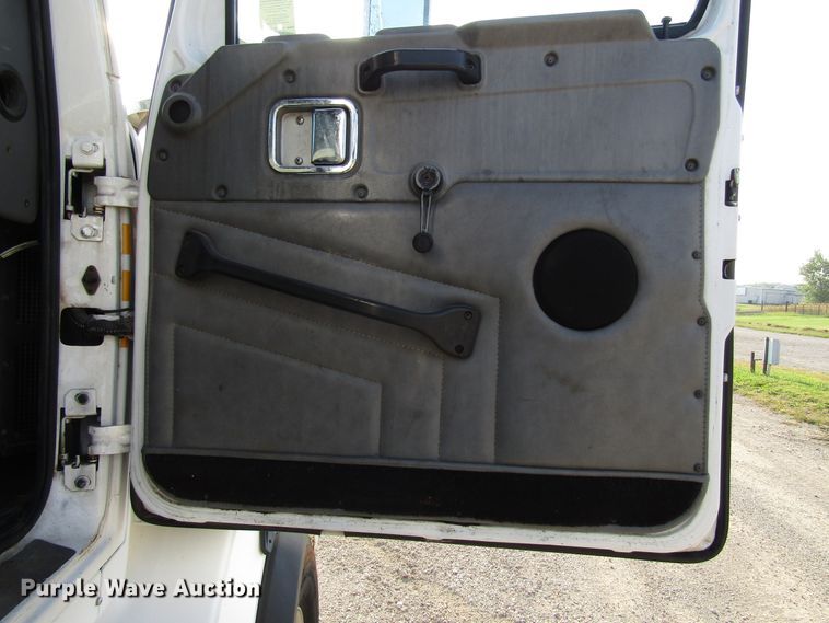 image for item DE2397 2000 Western Star 4864FX flatbed truck