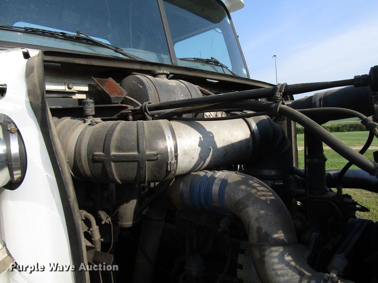 image for item DE2397 2000 Western Star 4864FX flatbed truck