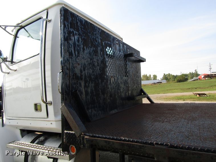image for item DE2397 2000 Western Star 4864FX flatbed truck