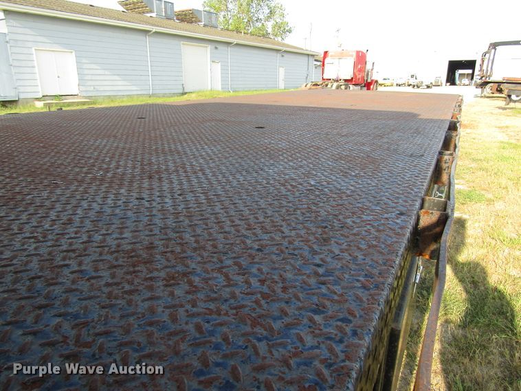 image for item DE2397 2000 Western Star 4864FX flatbed truck