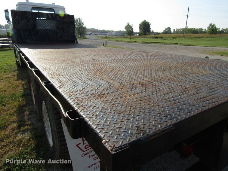 image for item DE2397 2000 Western Star 4864FX flatbed truck