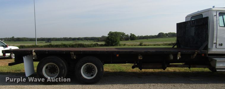 image for item DE2397 2000 Western Star 4864FX flatbed truck