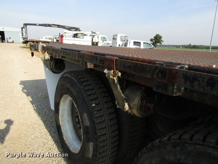 image for item DE2397 2000 Western Star 4864FX flatbed truck