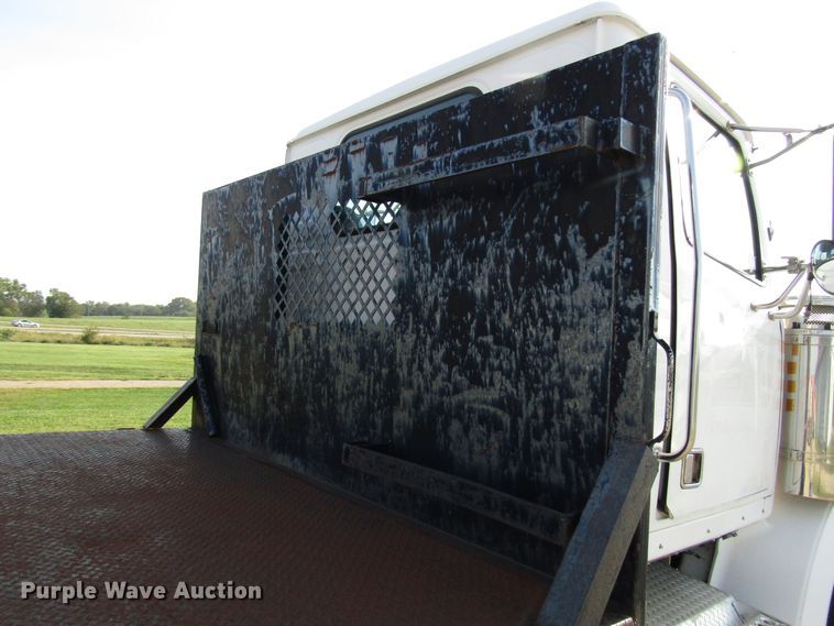 image for item DE2397 2000 Western Star 4864FX flatbed truck