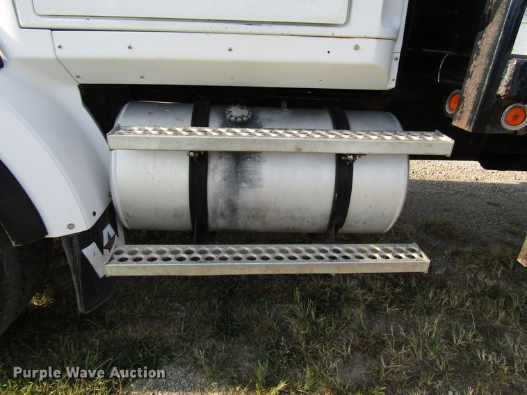 image for item DE2397 2000 Western Star 4864FX flatbed truck