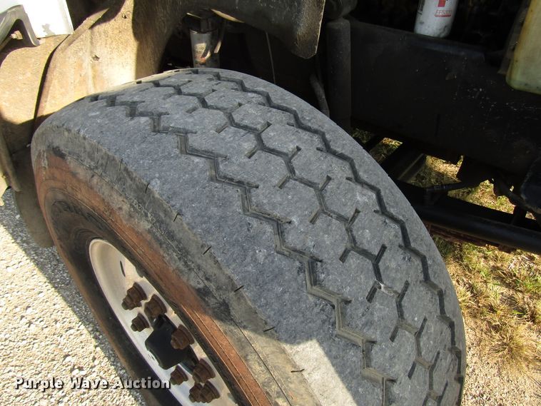 image for item DE2397 2000 Western Star 4864FX flatbed truck