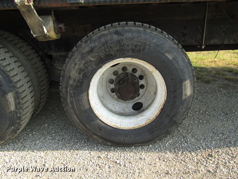 image for item DE2397 2000 Western Star 4864FX flatbed truck