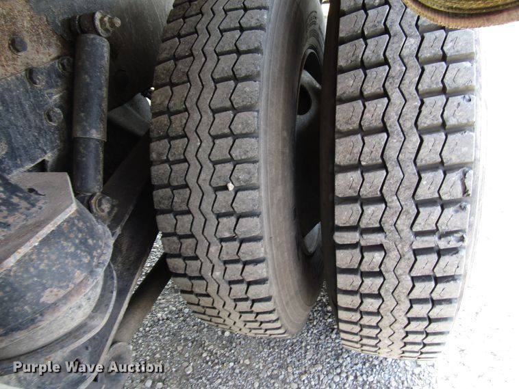 image for item DE2397 2000 Western Star 4864FX flatbed truck