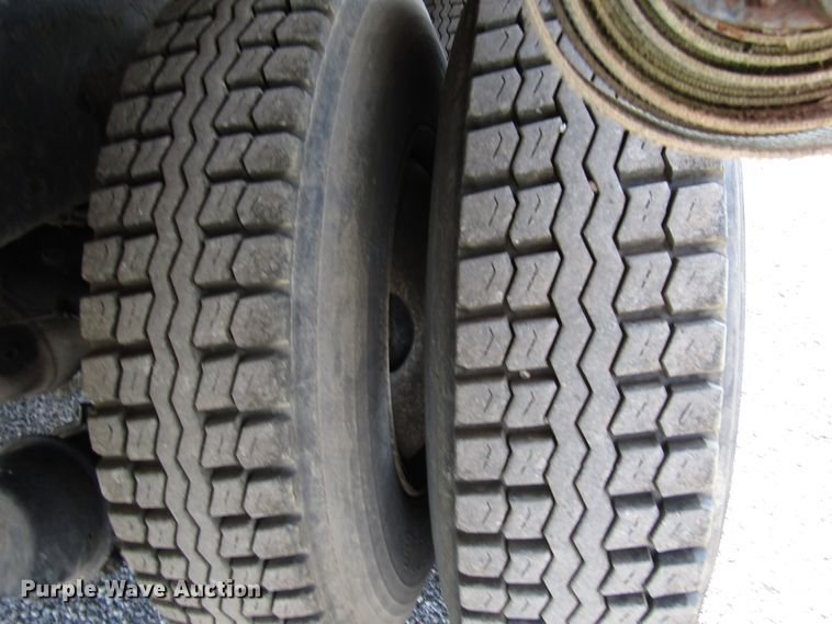 image for item DE2397 2000 Western Star 4864FX flatbed truck