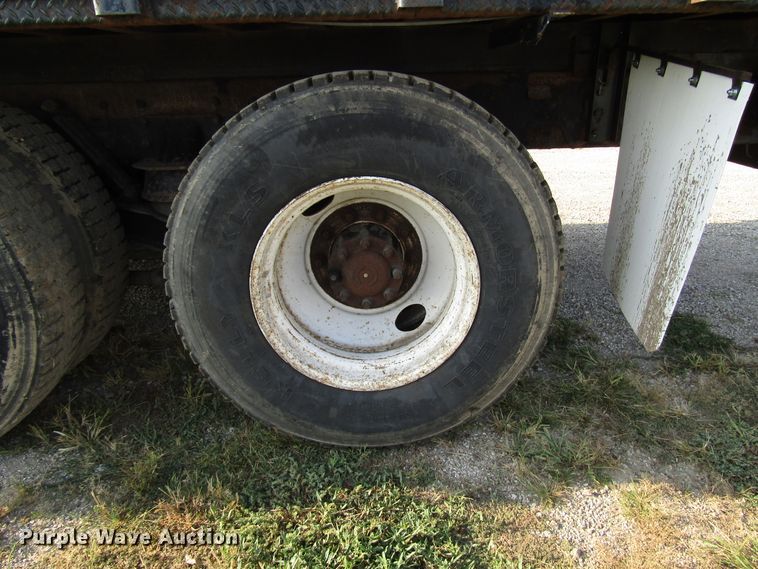 image for item DE2397 2000 Western Star 4864FX flatbed truck