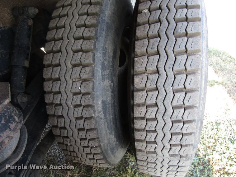 image for item DE2397 2000 Western Star 4864FX flatbed truck