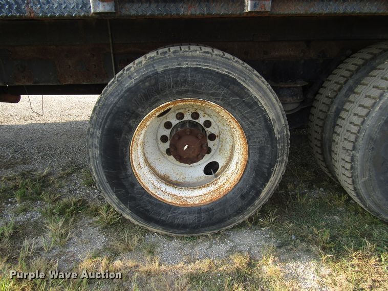 image for item DE2397 2000 Western Star 4864FX flatbed truck