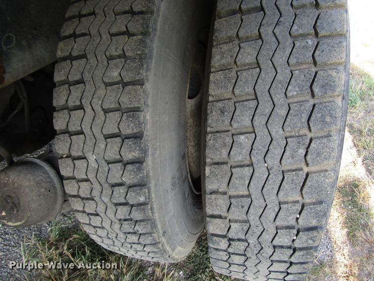 image for item DE2397 2000 Western Star 4864FX flatbed truck