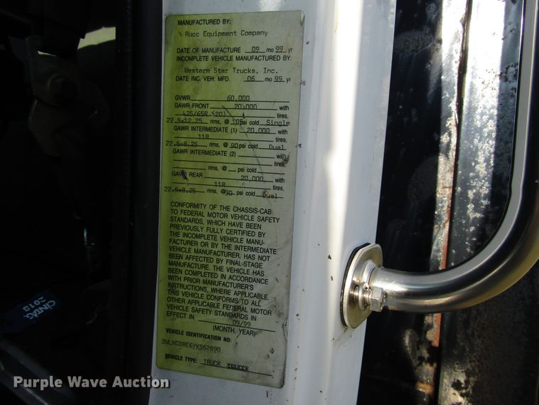 image for item DE2397 2000 Western Star 4864FX flatbed truck