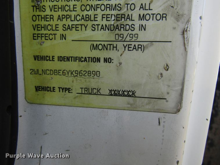 image for item DE2397 2000 Western Star 4864FX flatbed truck