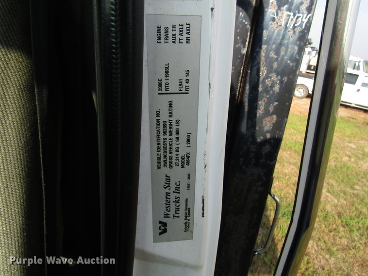 image for item DE2397 2000 Western Star 4864FX flatbed truck