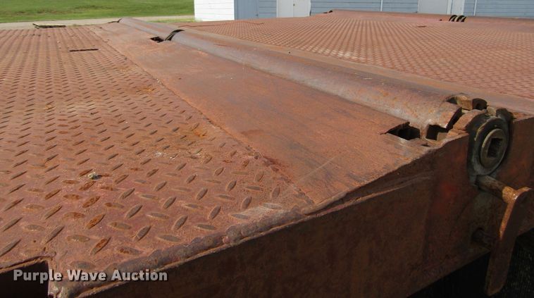 image for item DE2401 2006 GMC C7500 flat dump bed truck