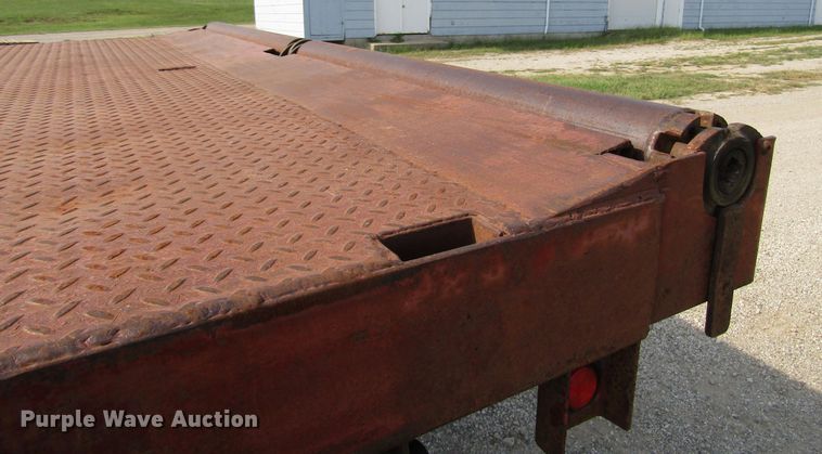 image for item DE2401 2006 GMC C7500 flat dump bed truck