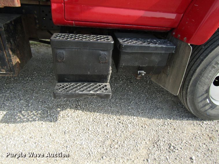 image for item DE2401 2006 GMC C7500 flat dump bed truck