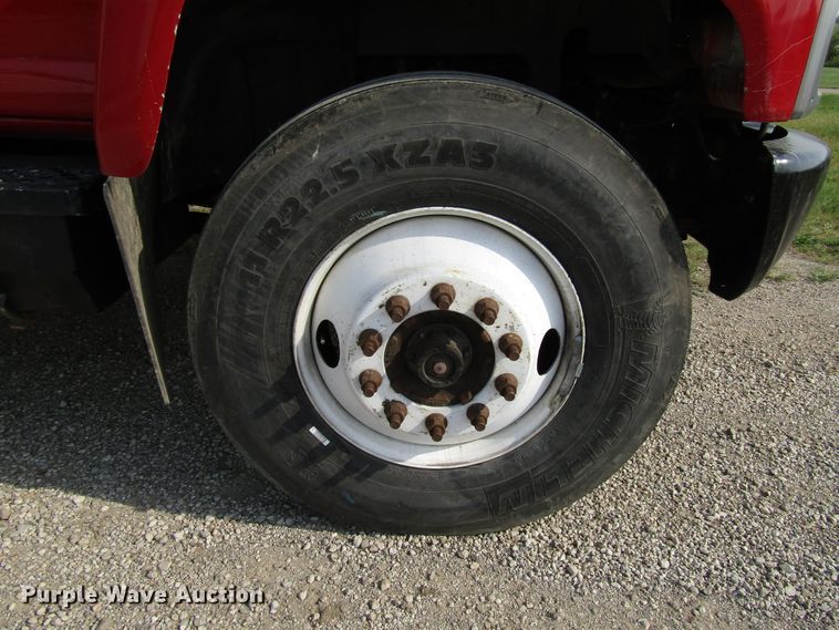 image for item DE2401 2006 GMC C7500 flat dump bed truck