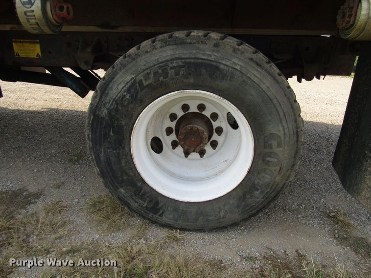 image for item DE2401 2006 GMC C7500 flat dump bed truck