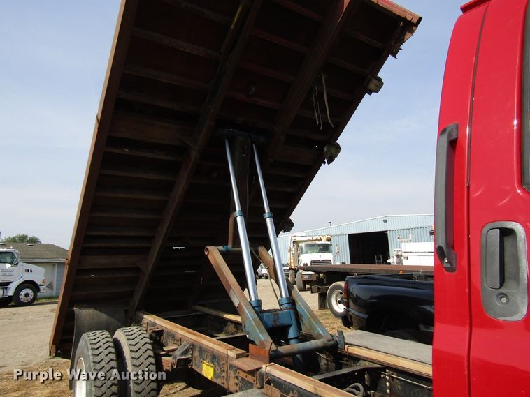 image for item DE2401 2006 GMC C7500 flat dump bed truck