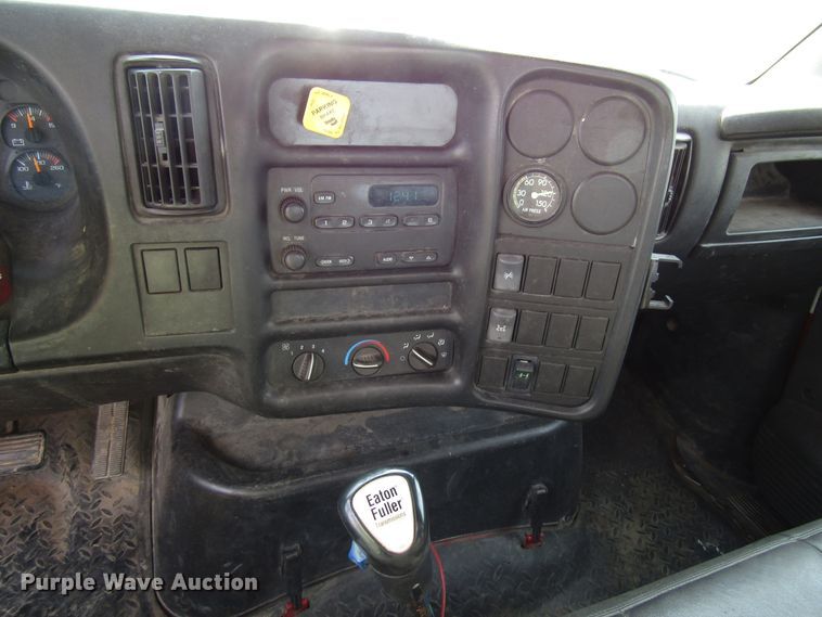 image for item DE2402 2005 GMC C8500 flat dump bed truck