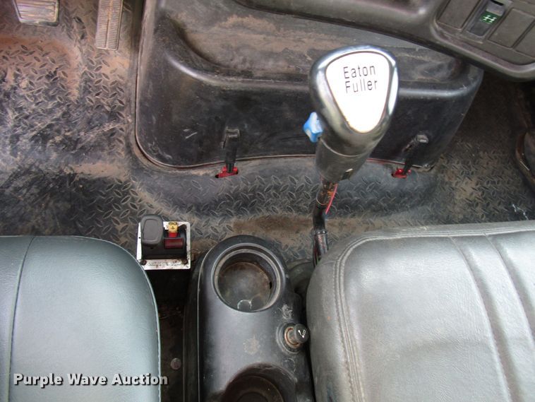 image for item DE2402 2005 GMC C8500 flat dump bed truck